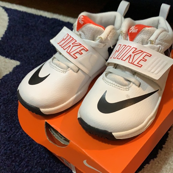 Nike Team Hustle D 8 - Picture 2 of 5